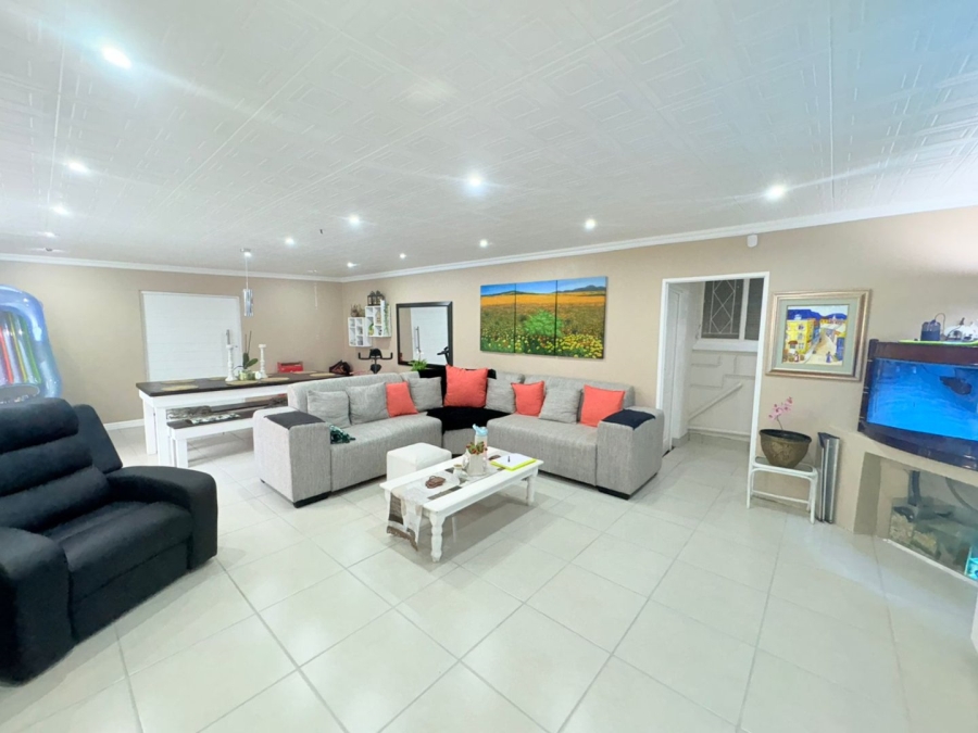 7 Bedroom Property for Sale in Sunnyridge Eastern Cape